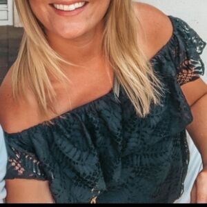 Guess off the shoulder crop top